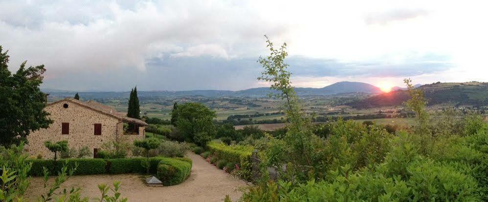 Agriturismo Le Colombe Assisi Bagian luar foto
